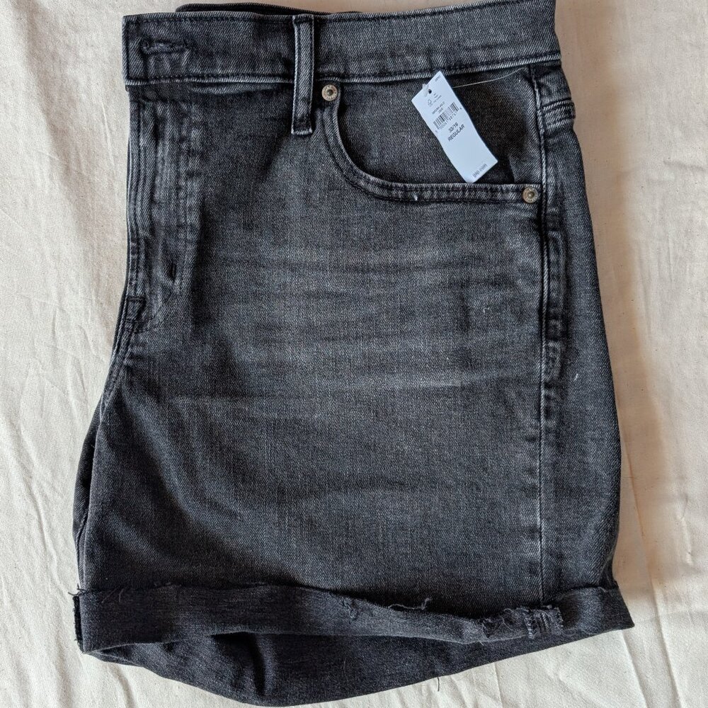 GAP 5'' Mid Rise Denim Shorts With Washwell™